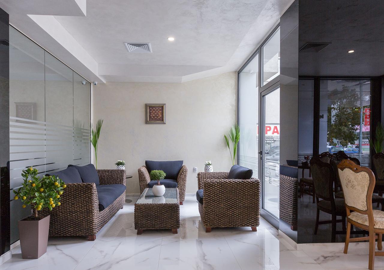 Hotel Capri بلوفديف المظهر الخارجي الصورة